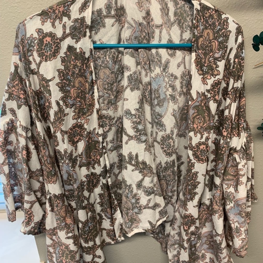 Universal Thread Kimono
